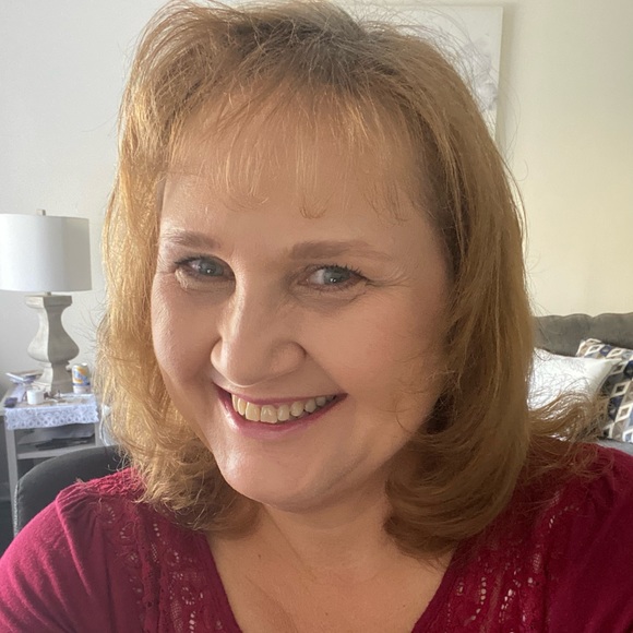 Meet your Posher, Donna - Picture 2 of 2